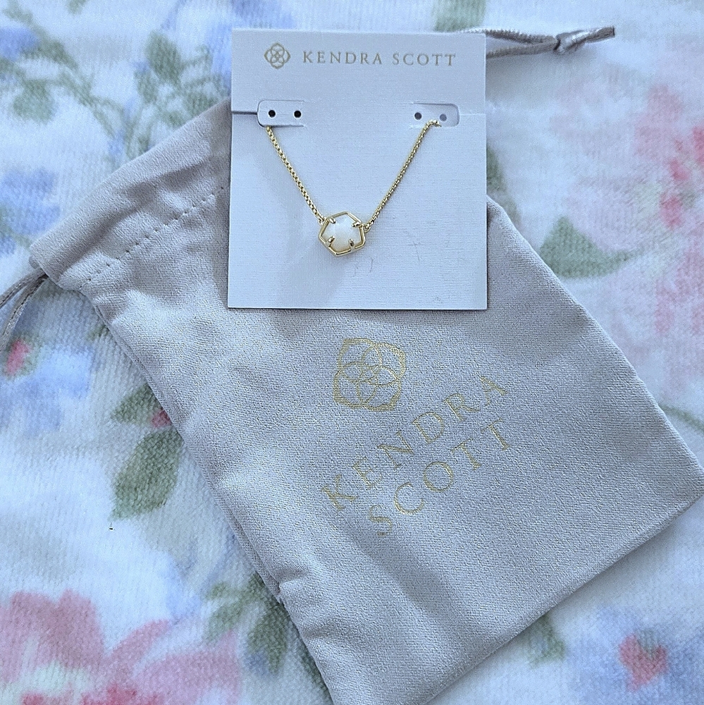 Kendra Scott "Jaxon" Gold💛 Short Pendant Necklace - NWT - Picture 11 of 16